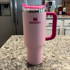 Stanley 40oz flamingo- like new!